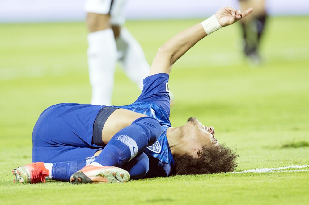 



لاعب الهلال عموري أثناء إصابته في مباراة الشباب أمس الأول. (تصوير: عبدالعزيز السلامة)