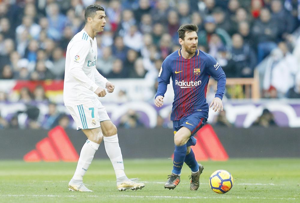 MADRID, SPAIN - DECEMBER 23:  Cristiano Ronaldo of Real Madrid and Lionel Messi of FC Barcelona in action during the La Liga match between Real Madrid and Barcelona at Estadio Santiago Bernabeu on December 23, 2017 in Madrid, Spain.  (Photo by Angel Martinez/Real Madrid via Getty Images)