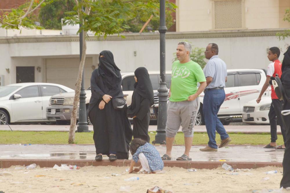 



الأجواء الربيعية دفعت الأسر إلى التنزه. (تصوير: أحمد المقدام)