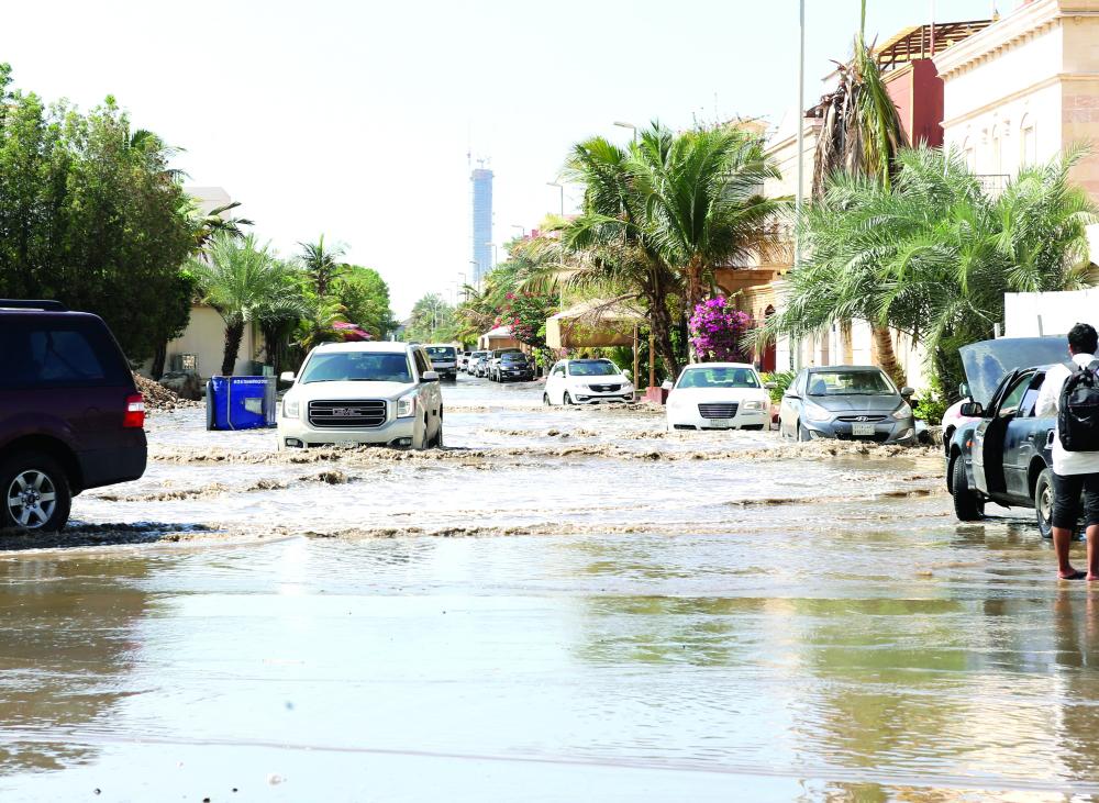 



شارع في جدة غمرته مياه الأمطار. (تصوير: مديني عسيري)