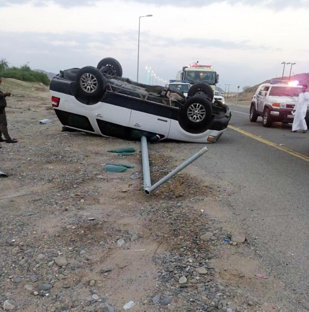 



المركبة بعد الحادثة. (عكاظ)