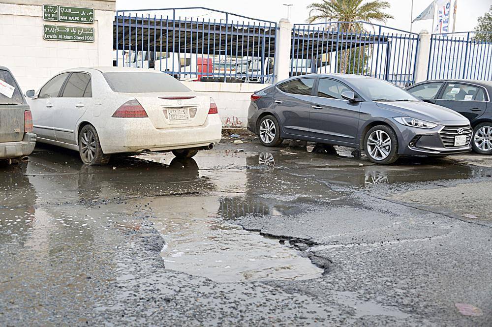 



حفرة في أحد شوارع حي بني مالك في جدة. (تصوير: عبدالسلام السلمي)