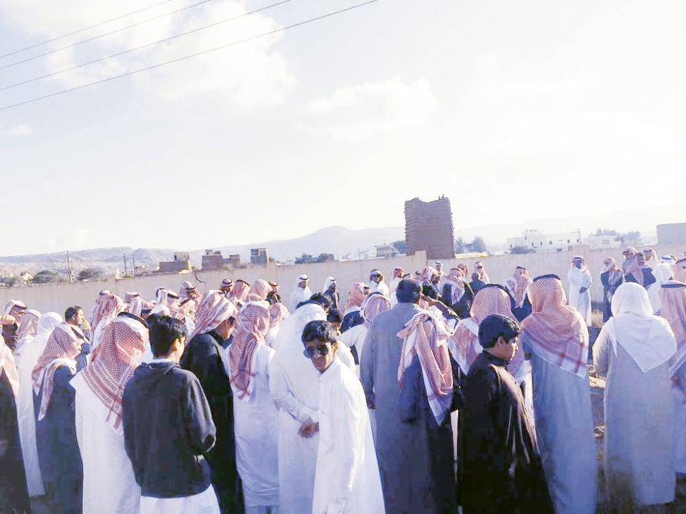 





مشيعو الطالبين في مقبرة بني وهب. (عكاظ)