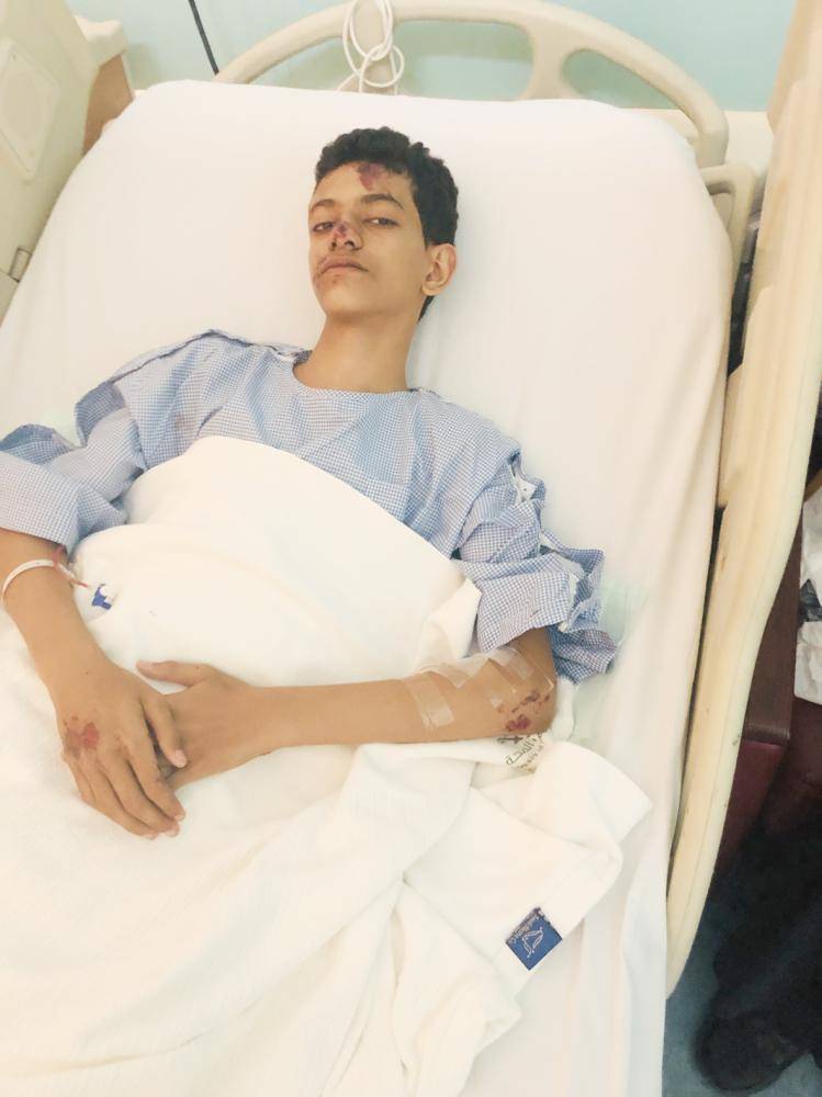 



الطالب الجهني يتعافى في المستشفى.