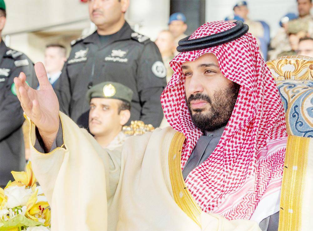 



الأمير محمد بن سلمان يعطي شارة الانطلاقة في حفل التخريج.