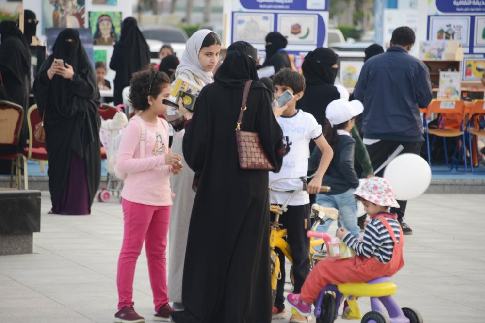 الفعاليات لاقت إقبالا من أهالي وزوار جدة خلال إجازة منتصف العام.  (تصوير: عبدالسلام السلمي)