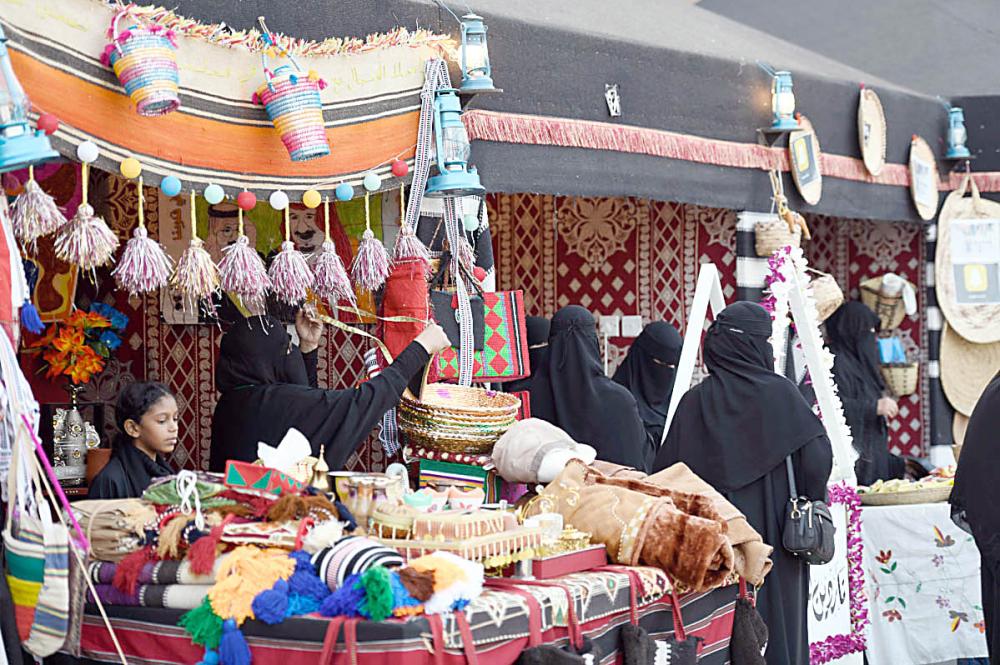 





 أحد أركان الأسر المنتجة في المهرجان.