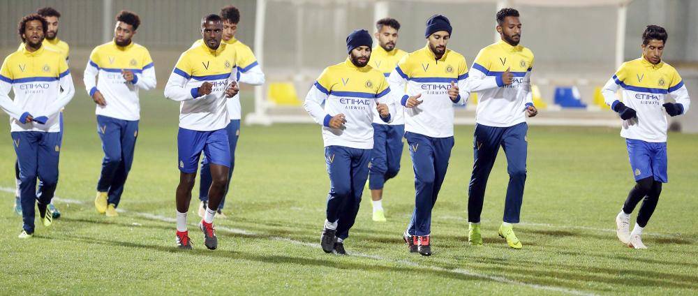 



جانب من تدريبات فريق النصر قبل مواجهة الأنصار في كأس الملك.