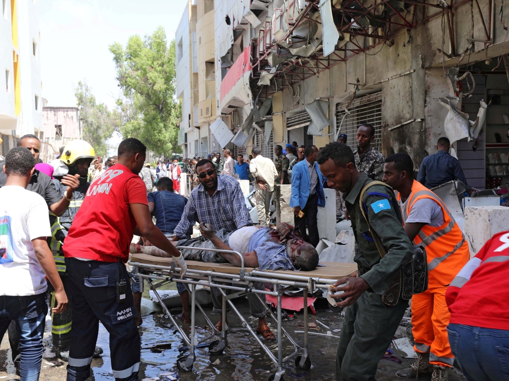 ATTENTION EDITORS - VISUAL COVERAGE OF SCENES OF INJURY OR DEATH Somali security forces and emergency services evacuate an injured man from the scene where a car bomb exploded at a shopping mall in Mogadishu, Somalia February 4, 2019. REUTERS/Feisal Omar TEMPLATE OUT TPX IMAGES OF THE DAY