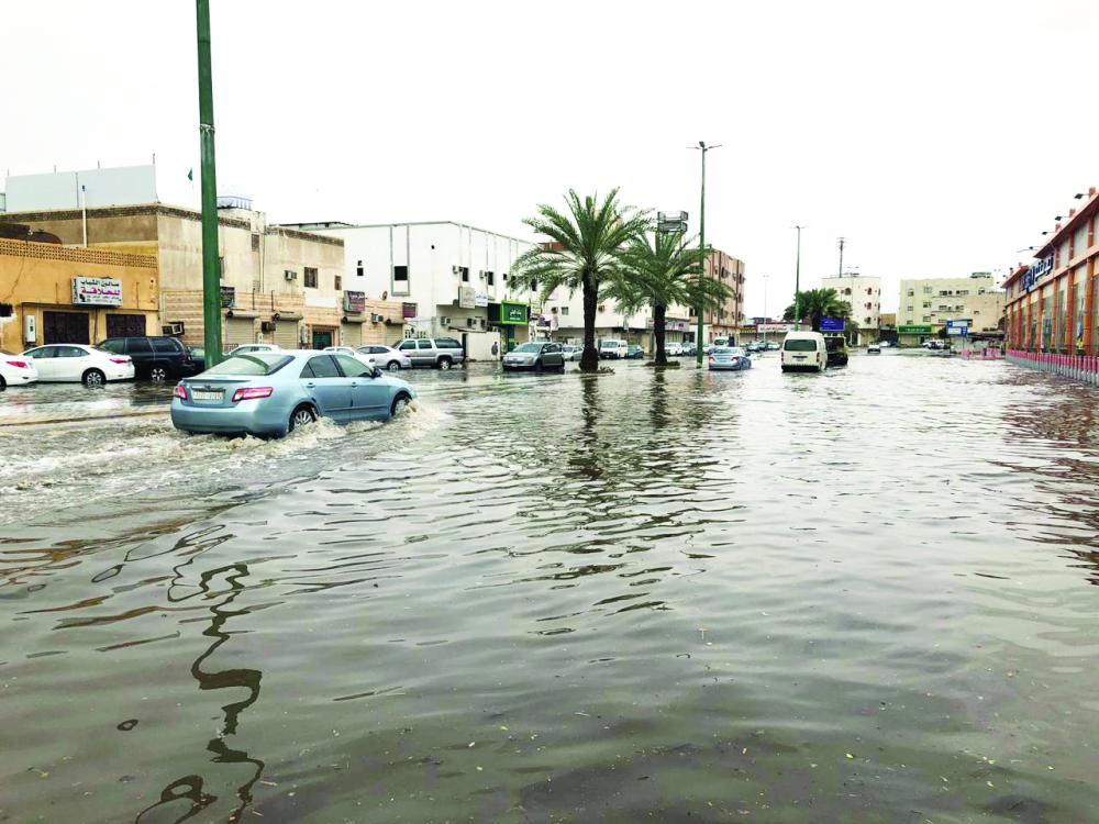 



الأمطار الغزيرة تغلق العديد من الطرق في المدينة.