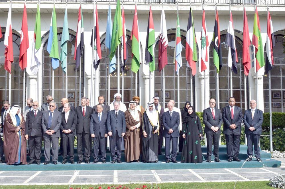 



المشاركون في مؤتمر القيادات العربية الذي عقد أمس بمقر جامعة الدول العربية في القاهرة.