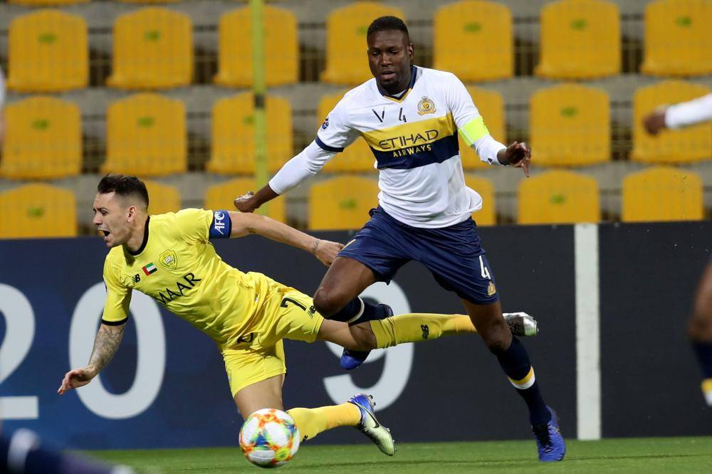 Abdulla Jassim (R) of Saudi Arabia's al-Nassr Club vies for the ball against Caio Canedo (L) of the United Arab Emirtaes' Wasl Club during their AFC Champions League football match at al-Wasl stadium in Dubai on March 04, 2019. / AFP / STRINGER
