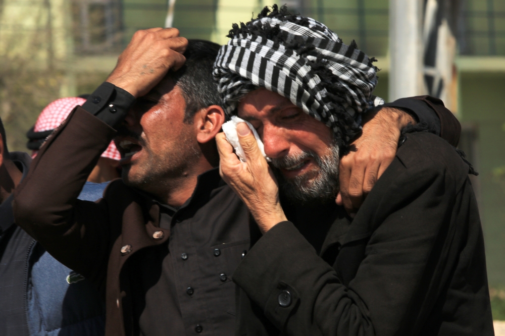 Relatives of victims of a ferry that sank in the Tigris river, cry outside the morgue in Mosul, Iraq March 22, 2019. REUTERS/Ari Jalal