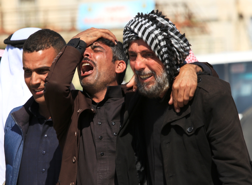 Relatives of victims of a ferry that sank in the Tigris river, cry outside the morgue in Mosul, Iraq March 22, 2019. REUTERS/Ari Jalal