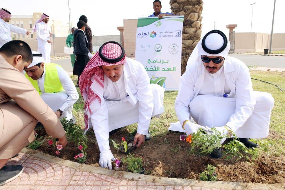 



مشاركة موظفي الراجحي في «الغد الأخضر».