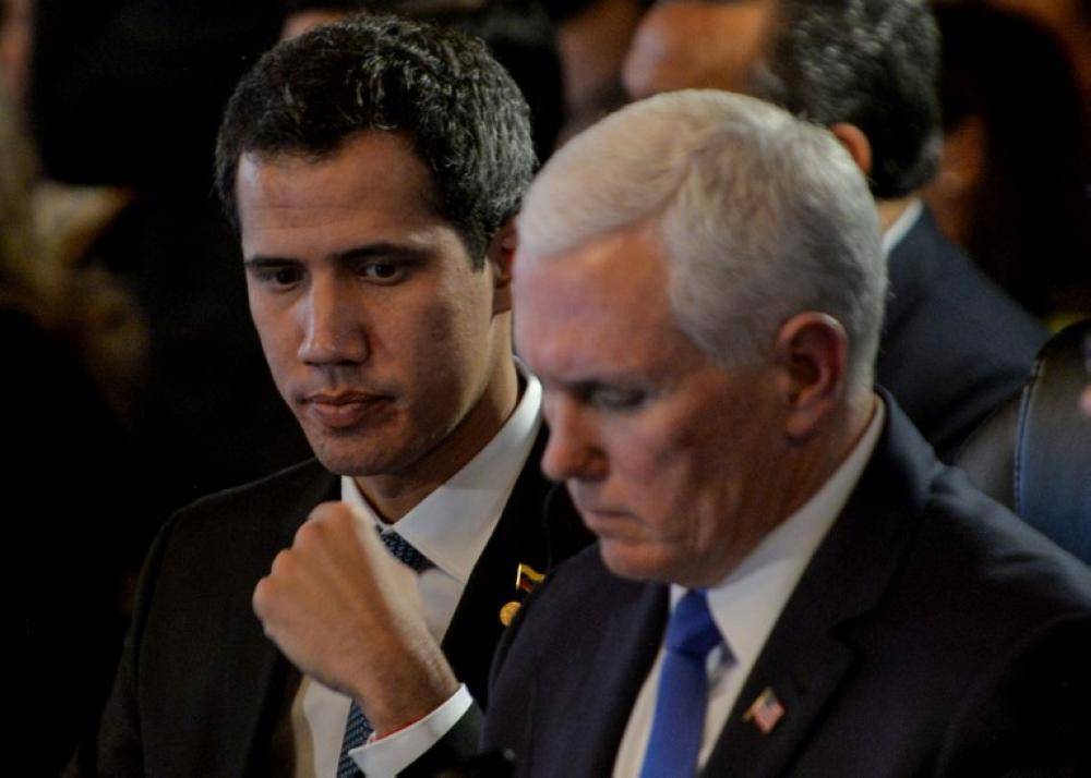 US Vice President Mike Pence (R) and Venezuelan opposition leader and self-declared acting president Juan Guaido, take part in a meeting with Foreign Ministers of the Lima Group at Colombia's Foreign Affairs Ministry in Bogota, on February 25, 2019. - US Vice President Mike Pence passed on a message from Donald Trump to Venezuela's opposition leader Juan Guaido on Monday, telling him 