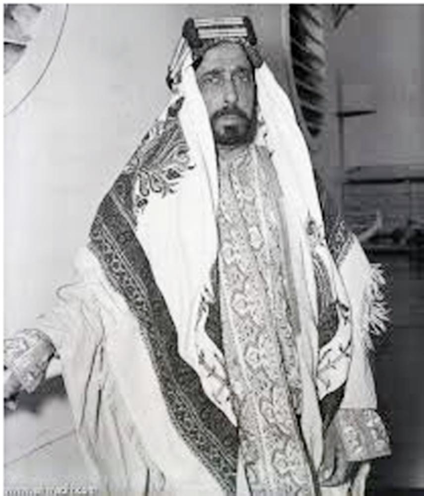 



الشيخ الشاعر محمد بن عيسى آل خليفة الذي عمل الخيري لديه ما بين 1914- 1918.