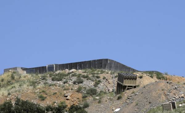 A battery of Israel's Iron Dome defence system, designed to intercept and destroy incoming short-range rockets and artillery shells, is pictured in Mount Hermon, in the Iraeli-annexed Golan Heights from the Syrian side, on June 2, 2019. Israel carried out air strikes in Syria today in response to rare rocket fire from the neighbouring country, its military said, with a war monitor reporting 10 killed, including Syrian soldiers and foreign fighters.
Israel's army said two rockets were fired from Syria at Mount Hermon in the Israeli-occupied Golan Heights late the previous day and one had been «located within Israeli territory.»
 / AFP / JALAA MAREY
