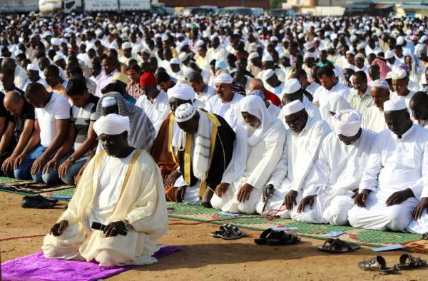 Muslims attend the morning prayers of Eid al-Fitr, marking the end of the holy month of Ramadan, in Juba, South Sudan June 4, 2019. REUTERS/Samir Bol