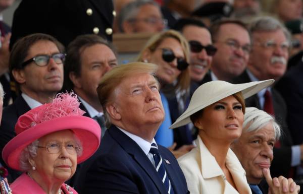 Britain's Queen Elizabeth, U.S. President Donald Trump, First Lady Melania Trump and Greek President Prokopis Pavlopoulos look on during an event to commemorate the 75th anniversary of D-Day, in Portsmouth, Britain, June 5, 2019. REUTERS/Toby Melville