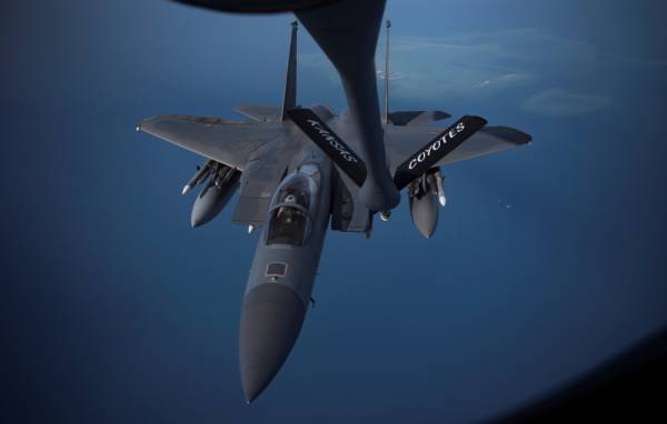 A U.S. Air Force F-15C Eagle receives fuel from a KC-135R Stratotanker at an undisclosed location, in Arabian Gulf, June 2, 2019. Picture taken June 2, 2019. Sgt. Keifer Bowes/U.S. Navy/Handout via REUTERS ATTENTION EDITORS- THIS IMAGE HAS BEEN SUPPLIED BY A THIRD PARTY.