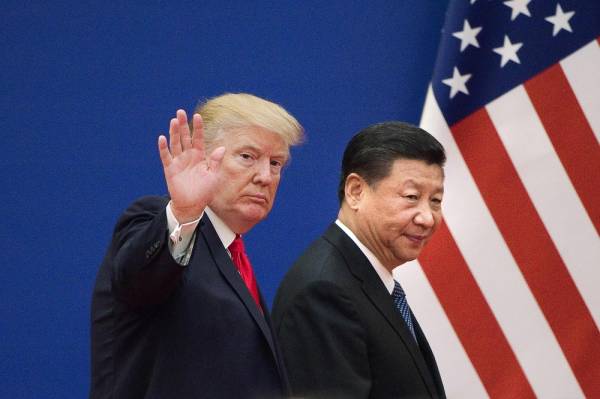 (FILES) This file picture taken on November 9, 2017 shows US President Donald Trump (L) and China's President Xi Jinping leaving a business leaders event at the Great Hall of the People in Beijing. President Donald Trump on June 10, 2019 said he still expects to talk with his Chinese counterpart Xi Jinping at the upcoming G20 summit, warning he will impose new tariffs if there is no meeting.«Yes it would,» Trump told CNBC television when asked if a failure by Xi to come to the summit later this month in Japan would lead to the huge new tariffs kicking in.
But Trump said the meeting was «scheduled» and «I think he will go.» / AFP / Nicolas ASFOURI 