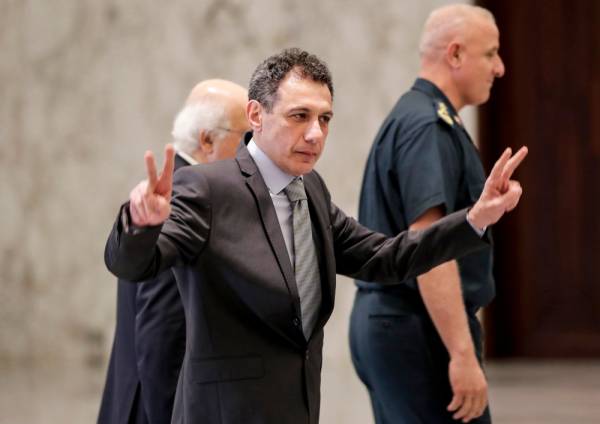 Nizar Zakka, a Lebanese national and US resident arrested in 2015 and sentenced to 10 years in jail on espionage charges, flashes the victory gesture at the presidential palace in Baabda, east of the capital Beirut on June 11, 2019. Zakka was arrested in September 2015 during a visit to Iran, where he was convicted the following July. He was freed by Iran on June 11, 2019. / AFP / ANWAR AMRO 