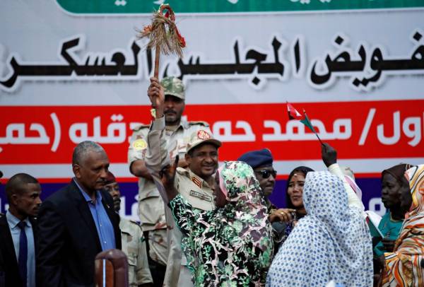 Lieutenant General Mohamed Hamdan Dagalo, deputy head of the military council and head of paramilitary Rapid Support Forces (RSF), greets his supporters during a meeting in Khartoum, Sudan, June 20, 2019. REUTERS/Umit Bektas