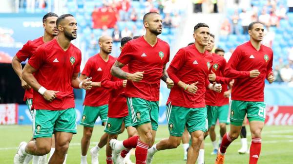 



لاعبو المنتخب المغربي يؤدون مرانهم.