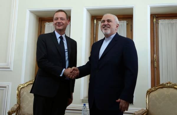 France's top diplomat Emmanuel Bonne shakes hands with Iran's Foreign Minister Mohammad Javad Zarif in Tehran, Iran July 10, 2019. Nazanin Tabatabaee/WANA (West Asia News Agency) via REUTERS. ATTENTION EDITORS - THIS IMAGE HAS BEEN SUPPLIED BY A THIRD PARTY.