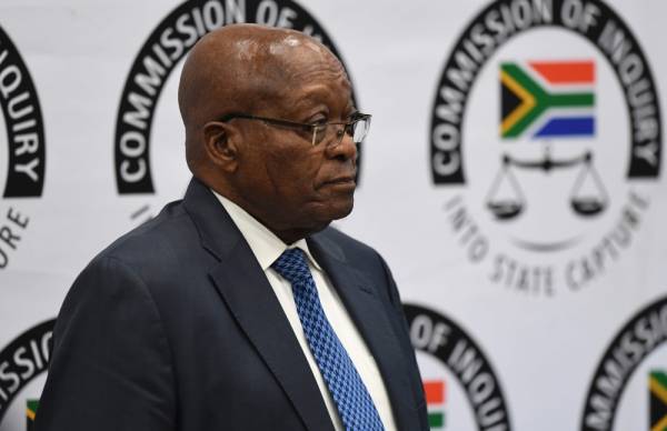 Former South African president Jacob Zuma arrives for a second day at a state commission that is probing wide-ranging allegations of corruption in government and state-owned companies in Johannesburg, on July 16, 2019. Zuma dismissed multiple graft allegations against him, telling a judicial inquiry he was the victim of conspiracies, years of «character assassination» and plots to kill him. In an often rambling monologue, Zuma accused unnamed foreign intelligence agencies and spies of working against him and added: «I have survived attempts to kill me.» Zuma testified at the inquiry in Johannesburg into the so-called «state capture» scandal after previous witnesses gave damning evidence against him.
/ AFP / POOL / AP / STRINGER 