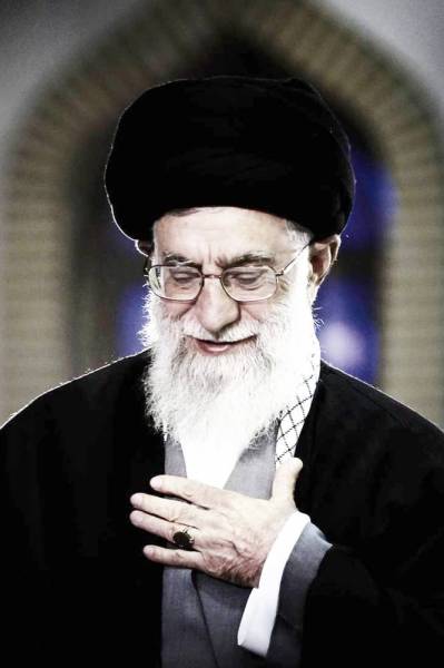 imam_khamenei_by_karentolo_d5mos7j-pre