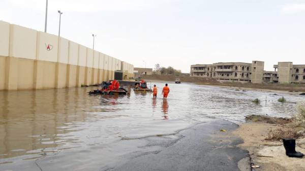 



أعمال بلدية خميس مشيط لنزح المياه عن الشوارع.