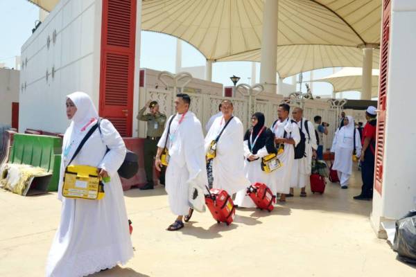 



حجاج قادمون عبر مبادرة طريق مكة. (تصوير: أحمد المقدام)