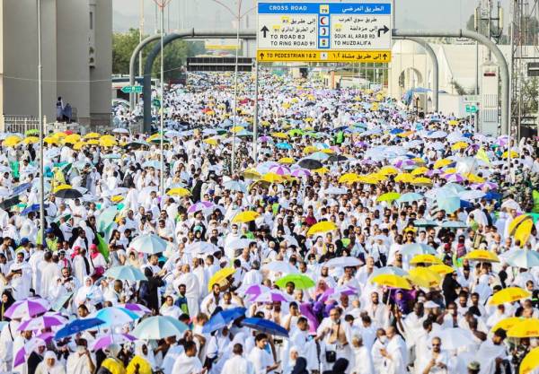 



مطالبات بتعميم فتاوى التيسير لتمكين الحجاج من أداء الشعائر دون حرج. (عدسة: عبدالغني بشير)