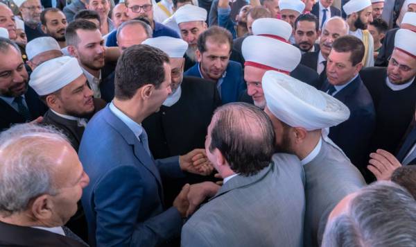 A handout picture released by the Syrian Arab News Agency (SANA) on August 11, 2019, shows Syrian President Bashar al-Assad geeting Muslim clerics as he arrived to attend Eid Al-Adha morning prayer at a mosque in the capital Damascus. - == RESTRICTED TO EDITORIAL USE - MANDATORY CREDIT «AFP PHOTO / HO / SANA» - NO MARKETING NO ADVERTISING CAMPAIGNS - DISTRIBUTED AS A SERVICE TO CLIENTS ==
 / AFP / SANA / - / == RESTRICTED TO EDITORIAL USE - MANDATORY CREDIT «AFP PHOTO / HO / SANA» - NO MARKETING NO ADVERTISING CAMPAIGNS - DISTRIBUTED AS A SERVICE TO CLIENTS ==
