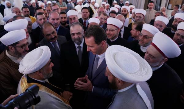 Syria's President Bashar Al-Assad greets his supporters during Eid al-Adha prayers at a mosque in Damascus, Syria in this handout released by SANA on August 11, 2019. SANA/Handout via REUTERS ATTENTION EDITORS - THIS IMAGE WAS PROVIDED BY A THIRD PARTY. REUTERS IS UNABLE TO INDEPENDENTLY VERIFY THIS IMAGE.