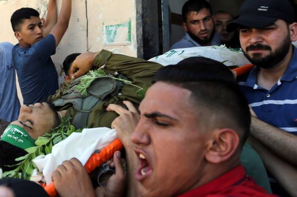 ATTENTION EDITORS - SENSITIVE MATERIAL. THIS IMAGE MAY OFFEND OR DISTURB Mourners carry the body of Palestinian militant Marwan Nasser during his funeral in the northern Gaza Strip August 11, 2019. REUTERS/Ibraheem Abu Mustafa