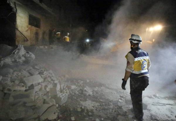 Members of the Syrian Civil Defence (White Helmets) sift through the rubble of a building following a reported government air strike in the area of Maaret al-Numan in Syria's northwestern Idlib province on August 22, 2019. Damascus said it is opening a corridor for civilians to leave the rebel-held northwestern region of Idlib, where government bombardment has killed hundreds since late April, state media said. / AFP / Abdulaziz KETAZ
