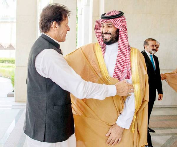 



ولي العهد خلال اجتماعه مع رئيس الوزراء الباكستاني عمران خان في قصر السلام بجدة أمس.