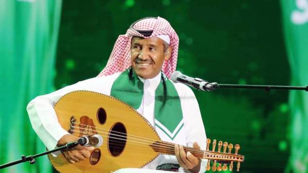 



خالد عبدالرحمن مؤدياً وصلته الغنائية في حفلة الجوف.