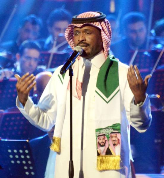 



راشد الفارس منسجماً مع جمهوره.