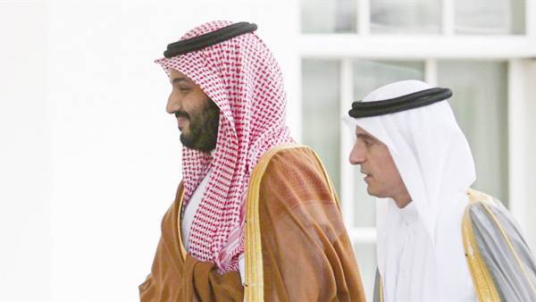 



 الأمير محمد بن سلمان والجبير في إحدى الرحلات الخارجية.