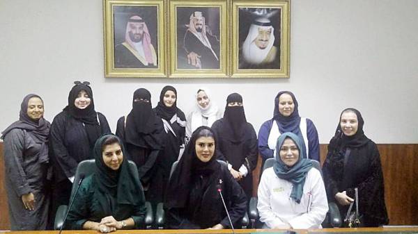 



الأميرة دعاء بنت محمد تتوسط منسوبات الجمعيات الخيرية. (عكاظ)