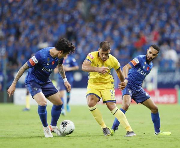 



لقطة لمباراة الهلال والنصر في الدوري أخيراً.