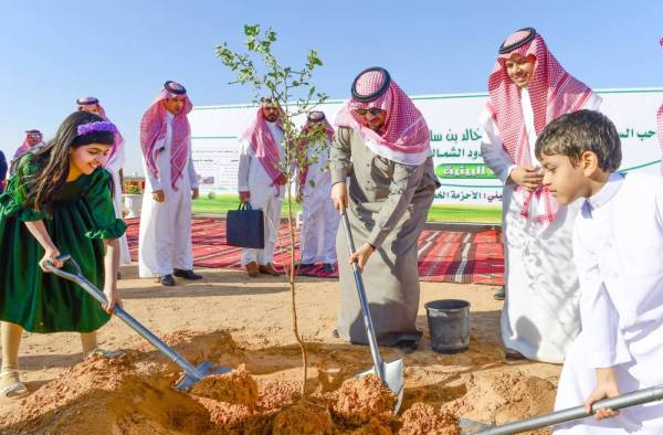 



الأمير فيصل بن خالد مدشنا الأحزمة الخضراء.