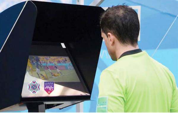 



دورة تقنية حكم الفيديو المساعد (VAR) ضمن برامج تطوير الحكام.