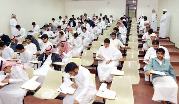 



75 ألف طالب وطالبة يؤدون اختبارات الفصل الدراسي الأول بجامعة طيبة.