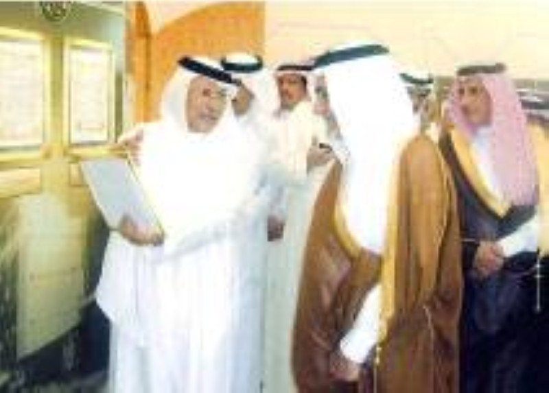 الأمير تركي الفيصل في زيارة لمركز آل زلفة الثقافي والحضاري.