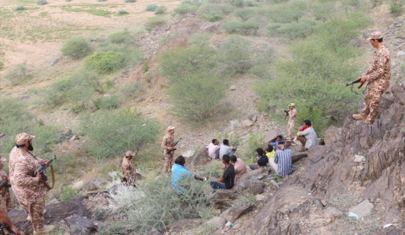 



جهود كبيرة لفرق المجاهدين في ضبط المهربين والمتسللين.